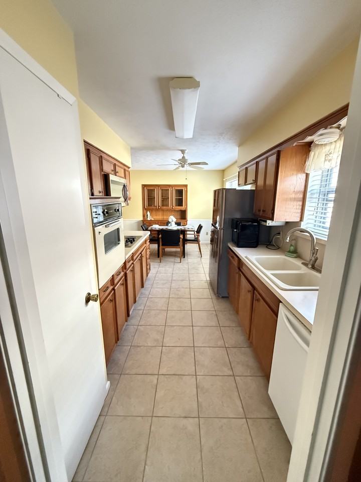 2420 Pinehurst Lane - Photo 5 of 14