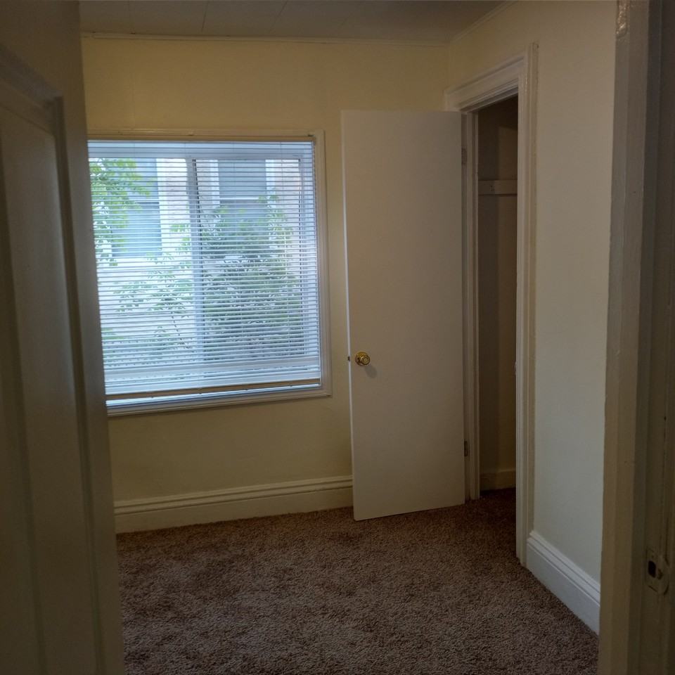 691 Bedford St #A - Photo 4 of 8