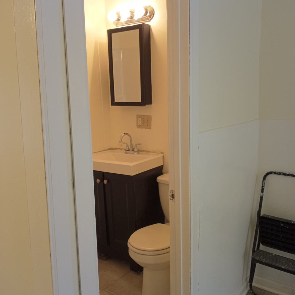 691 Bedford St #A - Photo 6 of 8