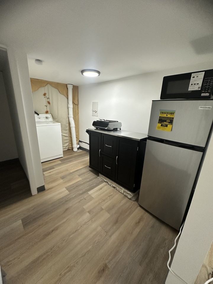 1120 Russell Ave - Photo 2 of 5