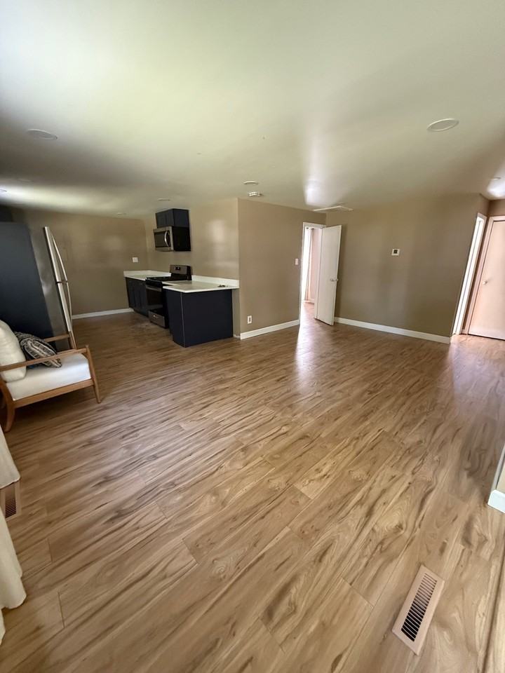 1621 Magnolia Ave #NA - Photo 3 of 11