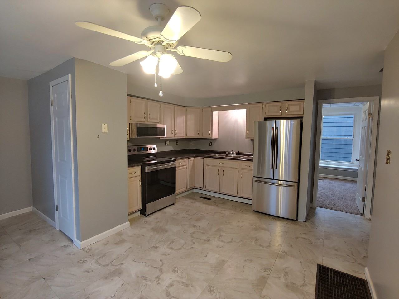 252 S Peterboro St - Photo 2 of 8