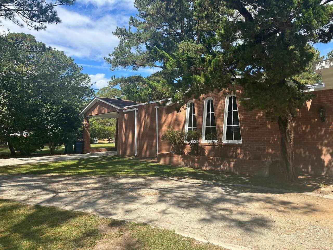 106 Lake Dr - Photo 2 of 44