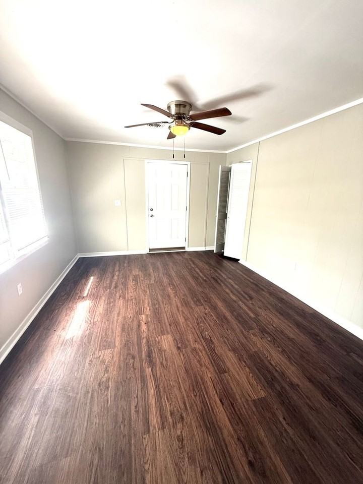 3468 Dundale Rd - Photo 5 of 13