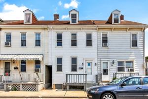 featured image of 620 Edison St