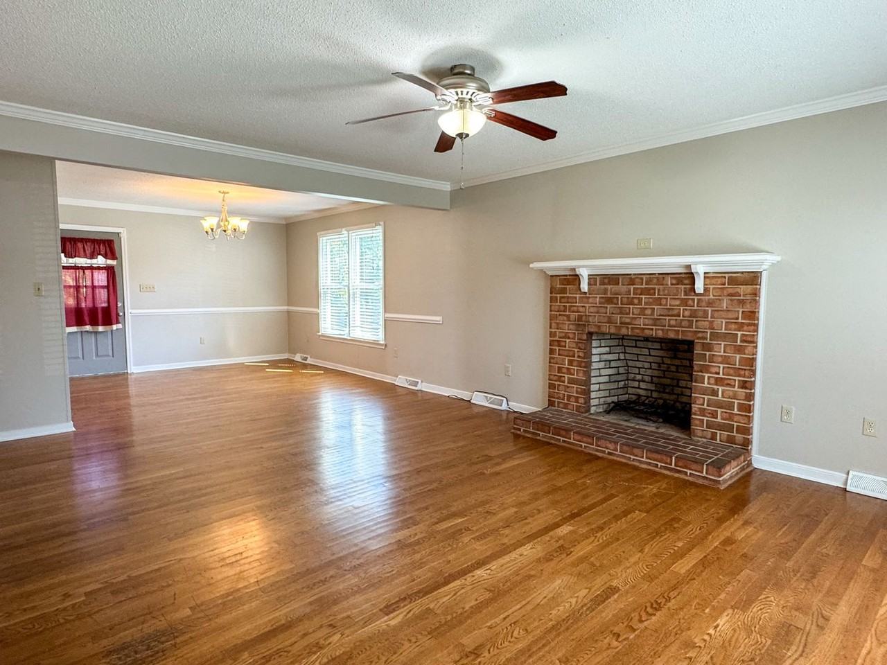 4308 Boxwood Dr - Photo 3 of 36