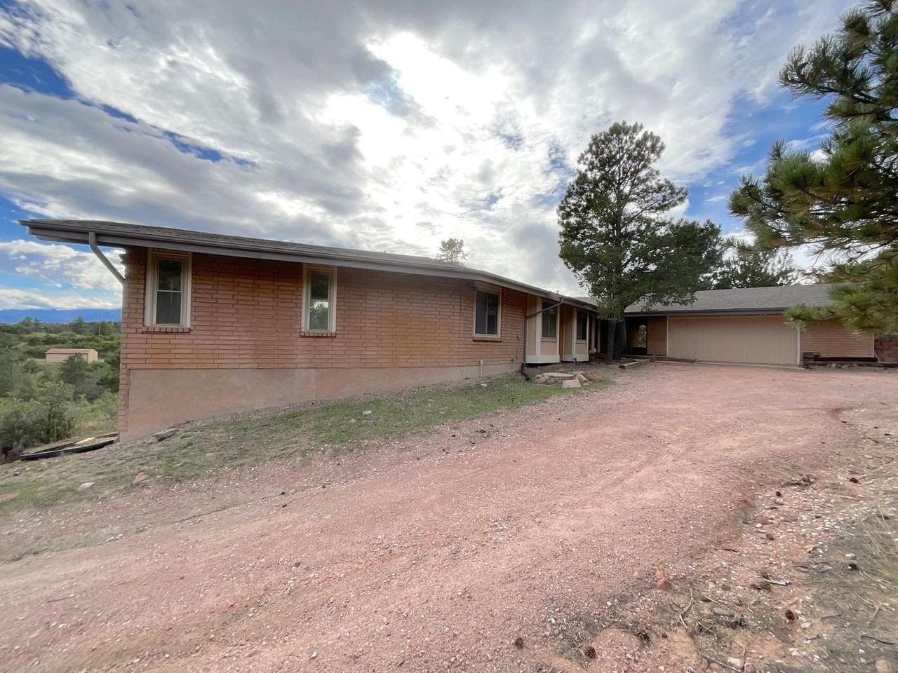 560 Northfield Rd - Photo 2 of 49