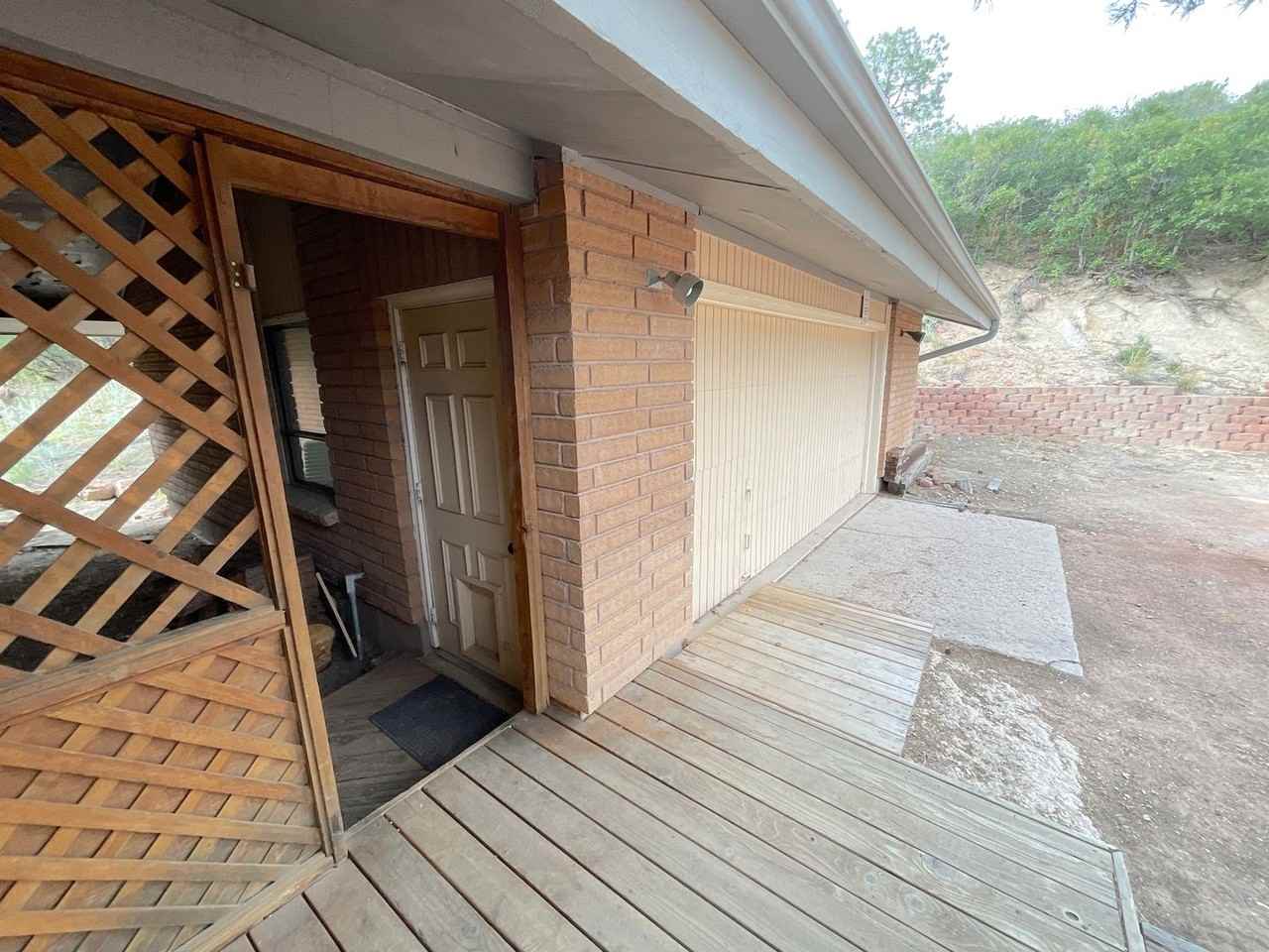 560 Northfield Rd - Photo 3 of 49