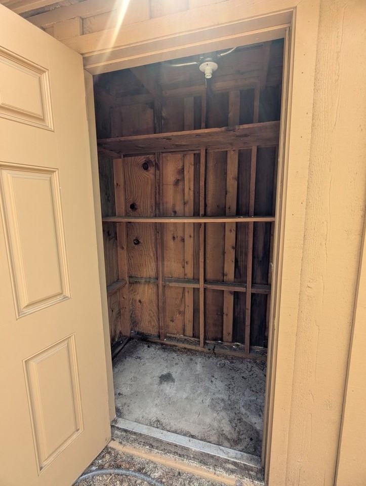 222 Crown Oaks Way - Photo 6 of 34