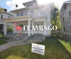 featured image of 1120 Lexington Ave