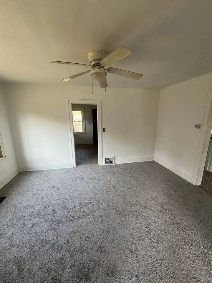 622 Kentucky Ave - Photo 2 of 6