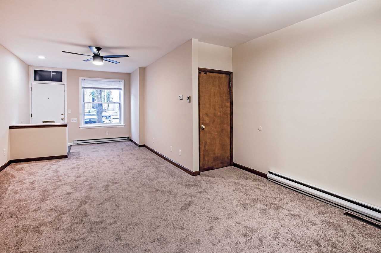 Cool Springs townhome featuring 2 Bedrooms, 2 Bathrooms and Great Outdoor Space - Photo 3 of 10