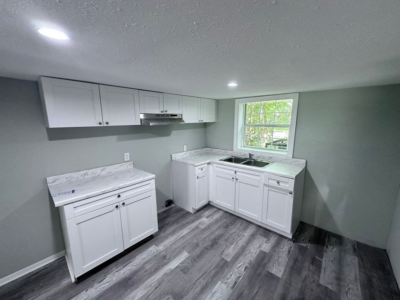 1867 W 41st St - Photo 4 of 16