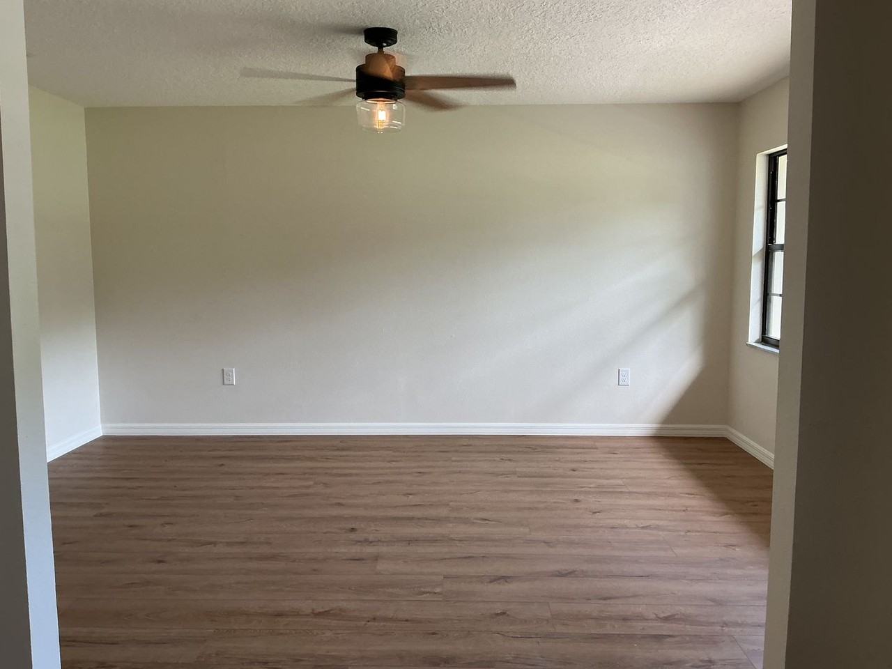 512 Poppell Dr - Photo 2 of 24