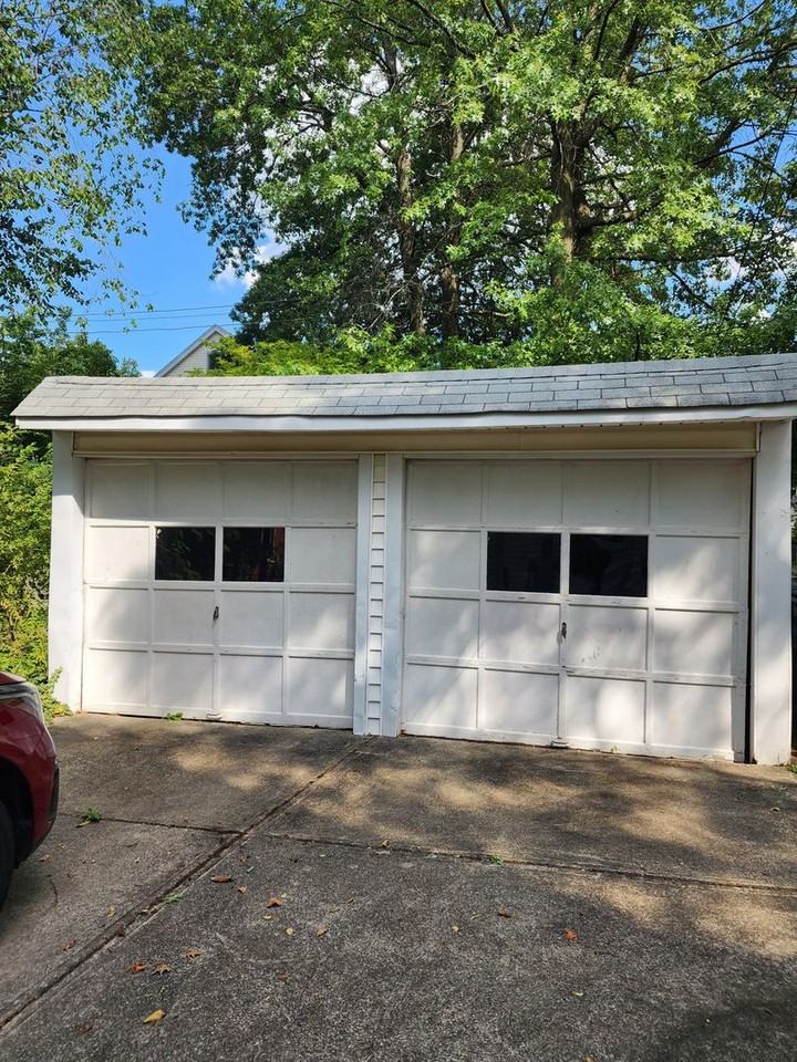 1545 Genesee Rd - Photo 2 of 15