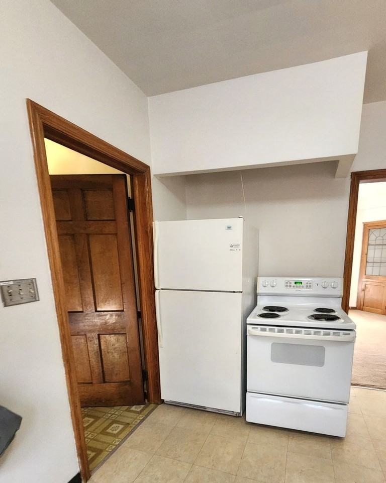 1545 Genesee Rd - Photo 3 of 15