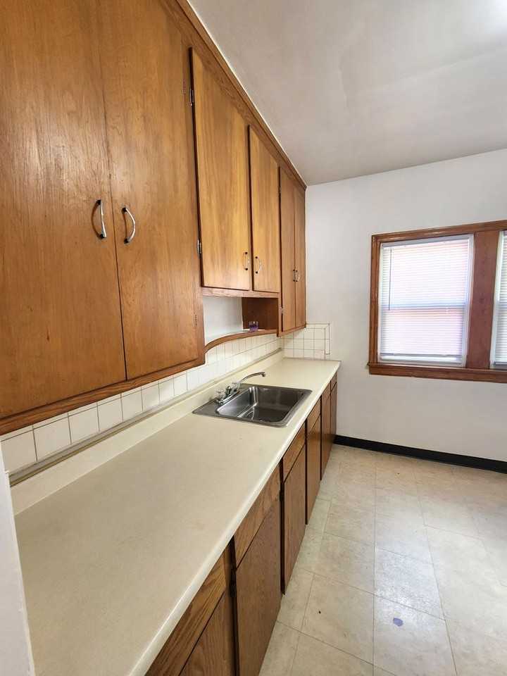 1545 Genesee Rd - Photo 6 of 15