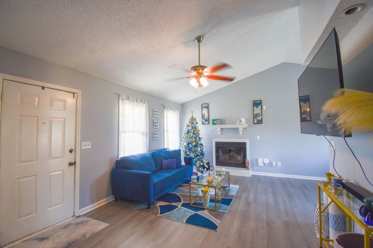 5598 Windy Knoll Pl - Photo 3 of 22