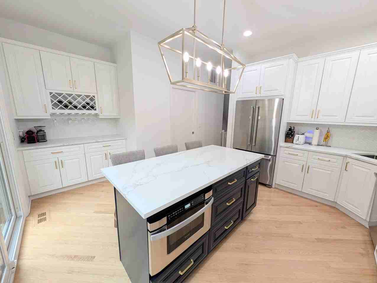 504 N Peoria St - Photo 2 of 18