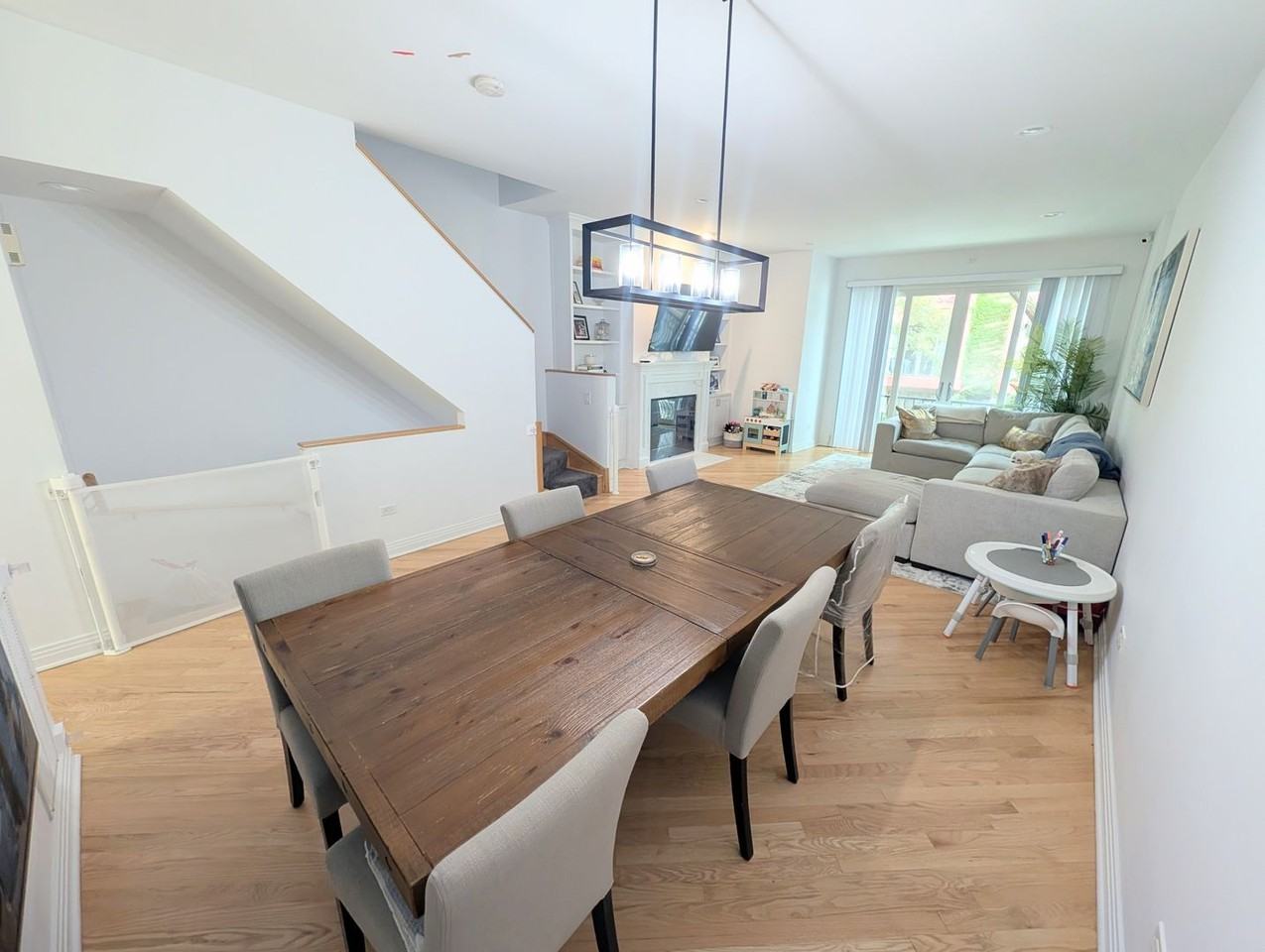 504 N Peoria St - Photo 3 of 18