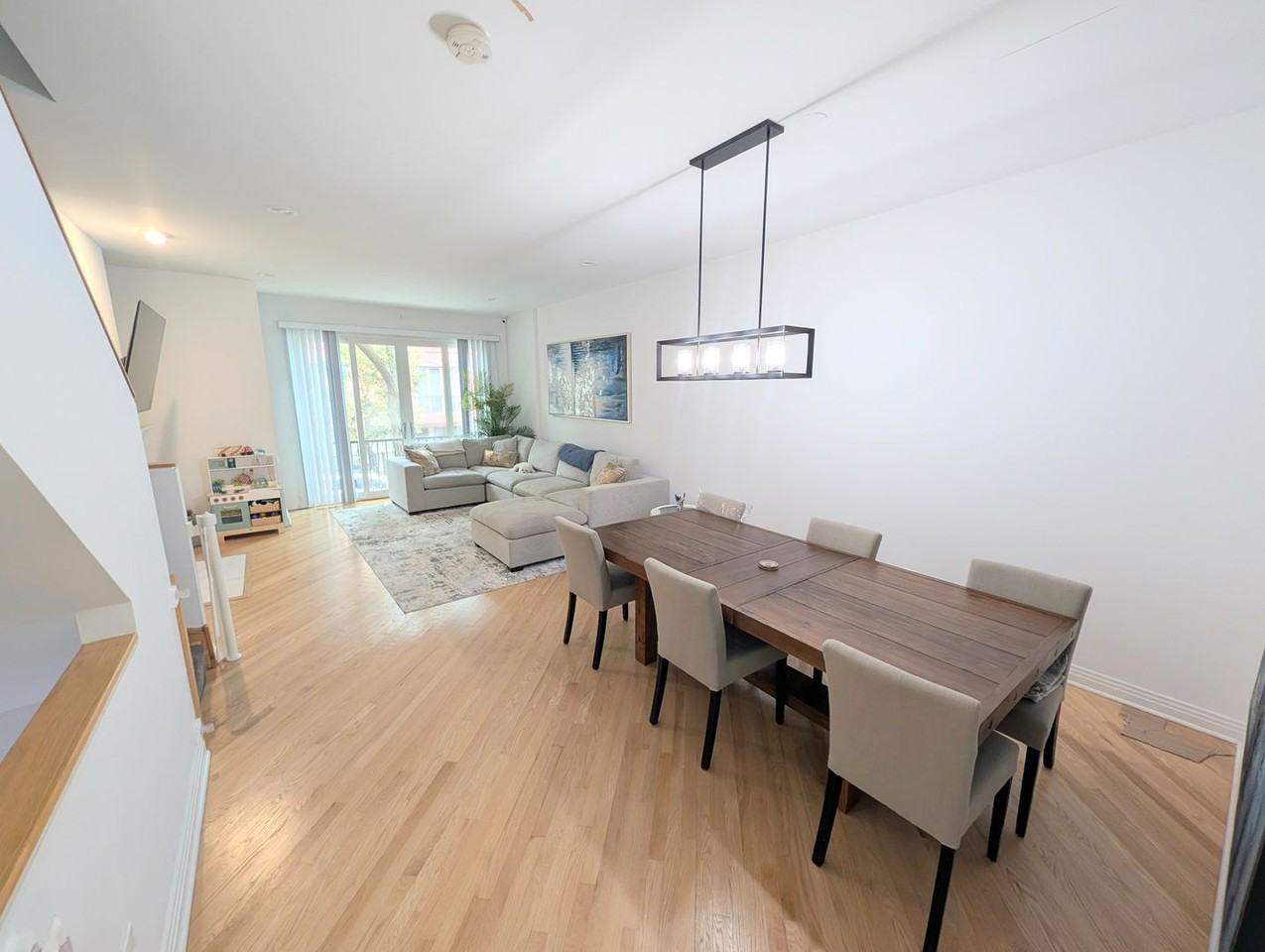 504 N Peoria St - Photo 4 of 18