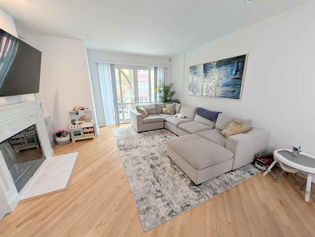 504 N Peoria St - Photo 5 of 18