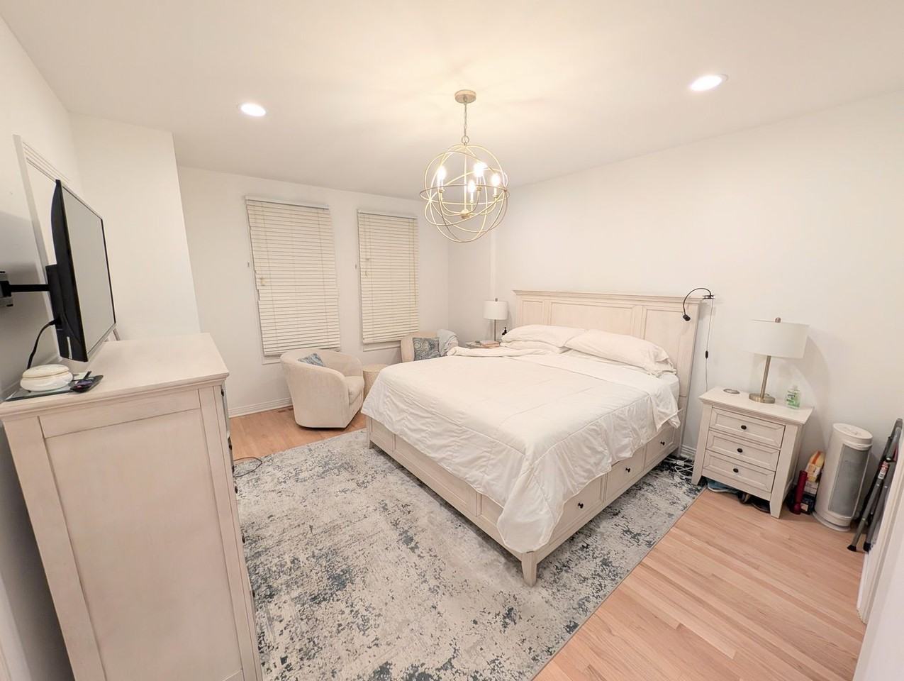 504 N Peoria St - Photo 7 of 18