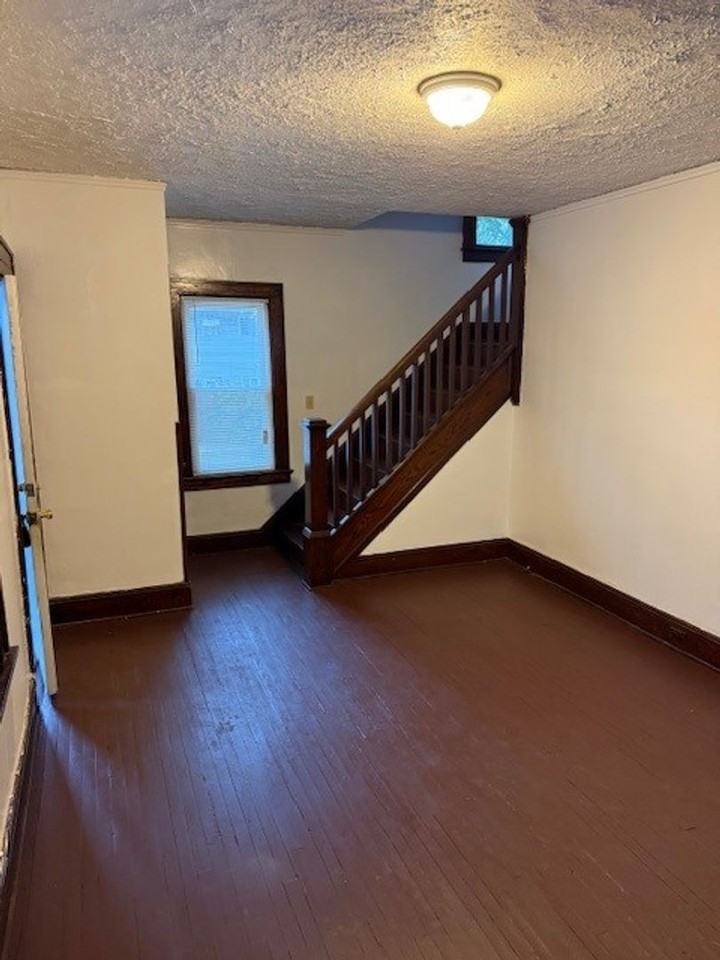 889 Fess Ave - Photo 4 of 17