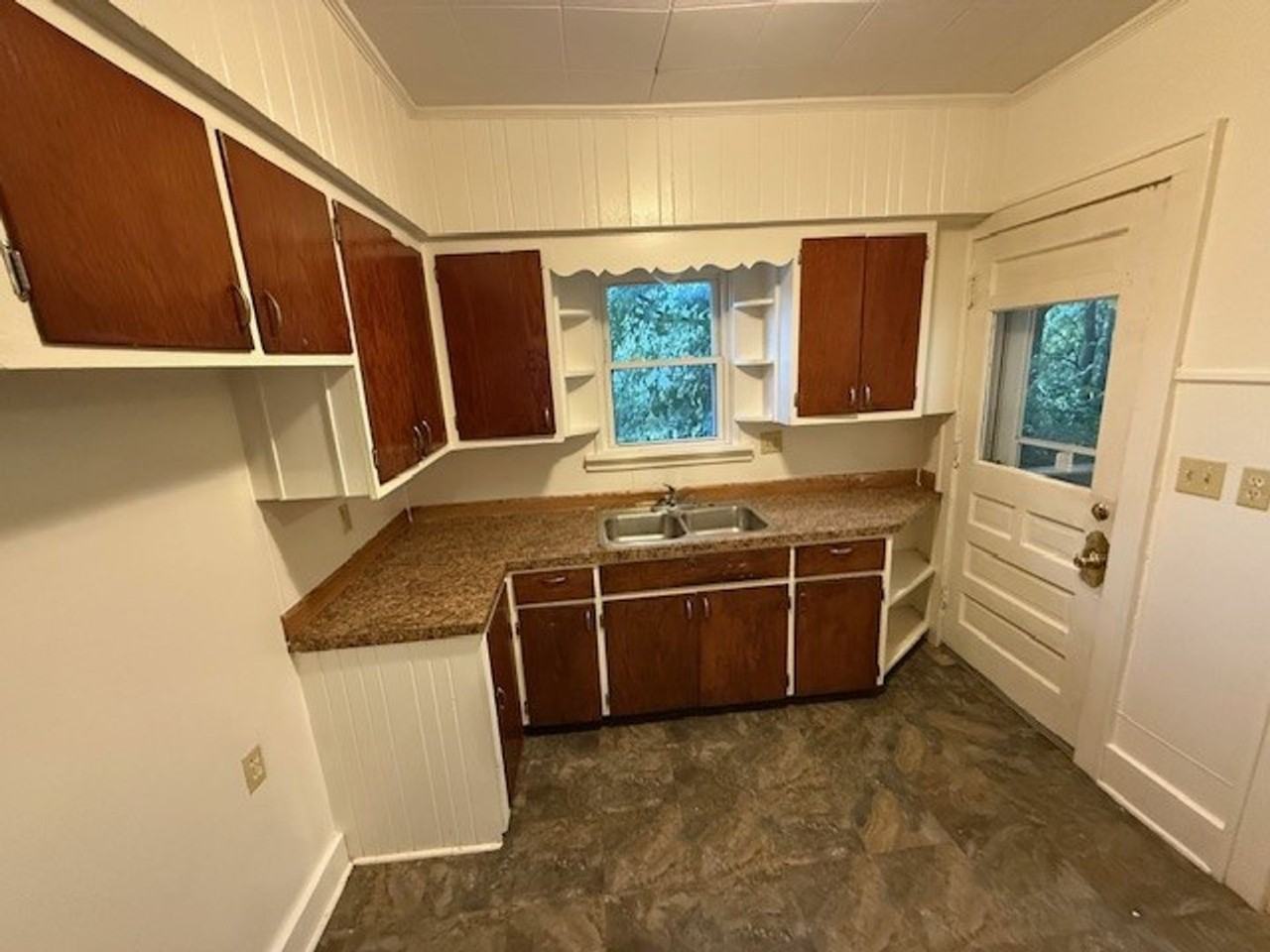 889 Fess Ave - Photo 7 of 17