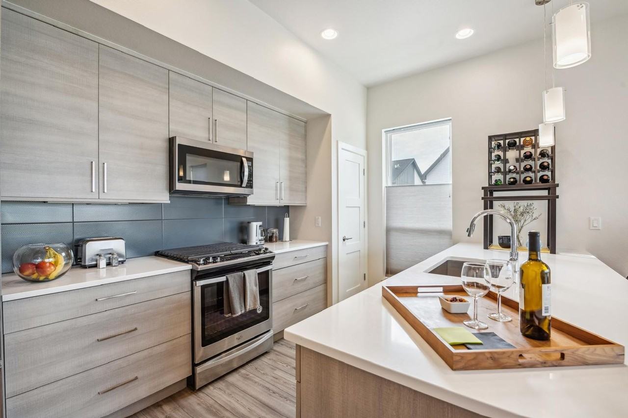 743 Kubat Ln #D - Photo 2 of 19