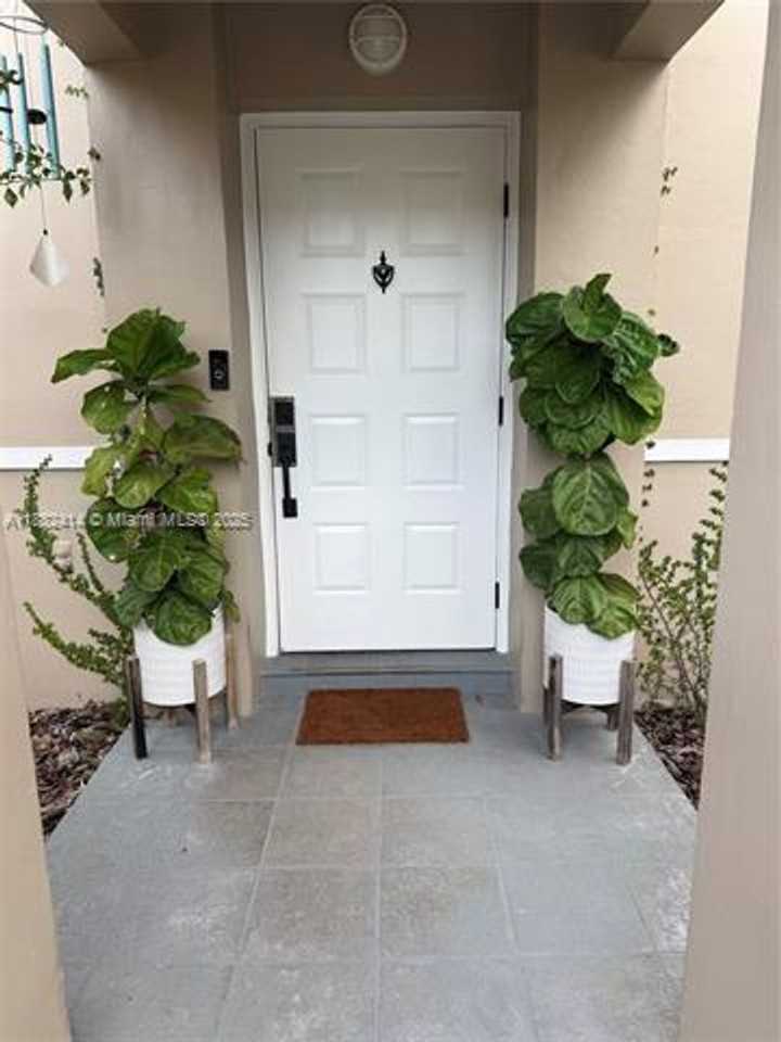 5460 5460 SW 70th Pl N TH 5460 - Photo 2 of 22