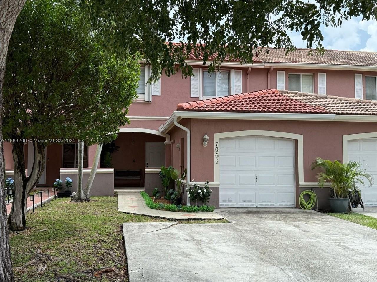 7065 Sw 164th Ct - Photo 3 of 11