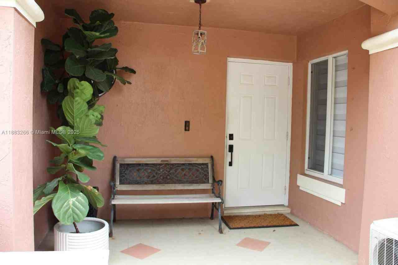 7065 Sw 164th Ct - Photo 4 of 11