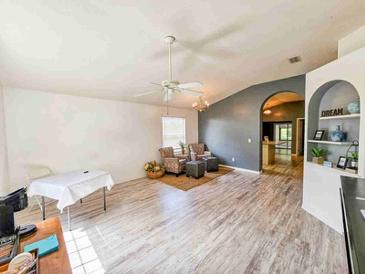 4306 Se 1st Ave - Photo 3 of 26