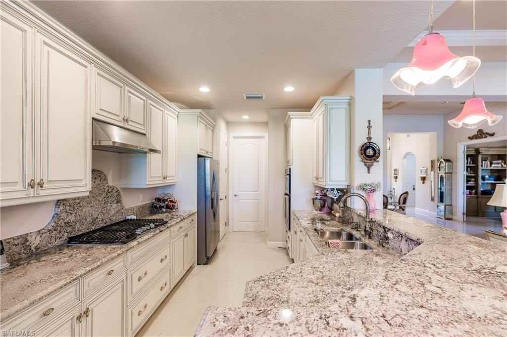 9917 Alhambra Lane - Photo 5 of 43