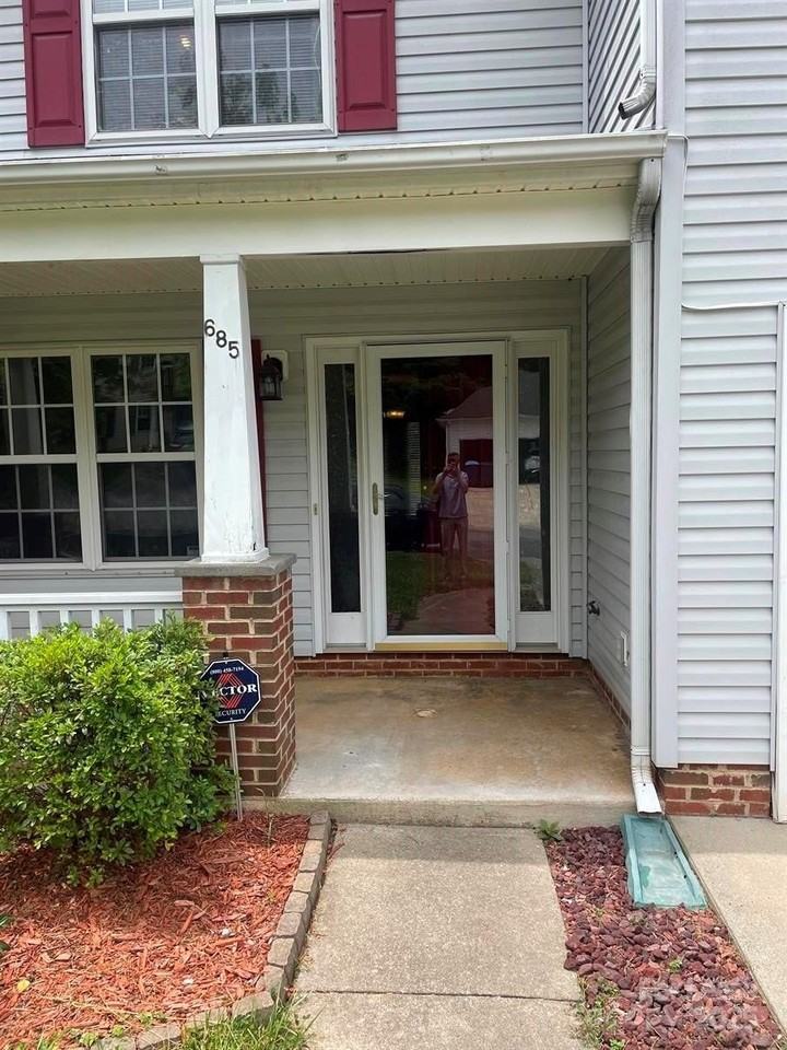 685 Continental Dr - Photo 2 of 19