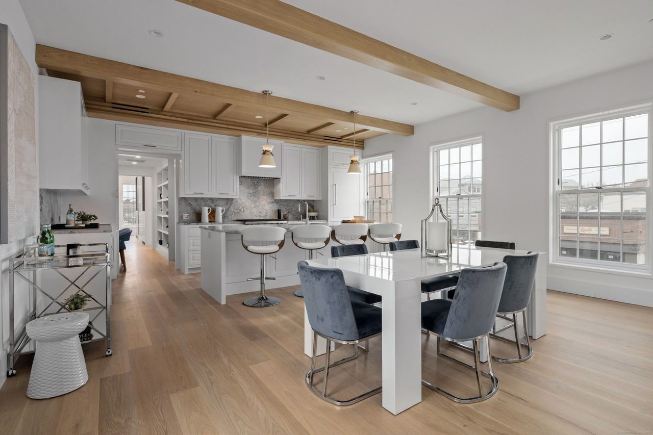 42 Forest St - Photo 7 of 23