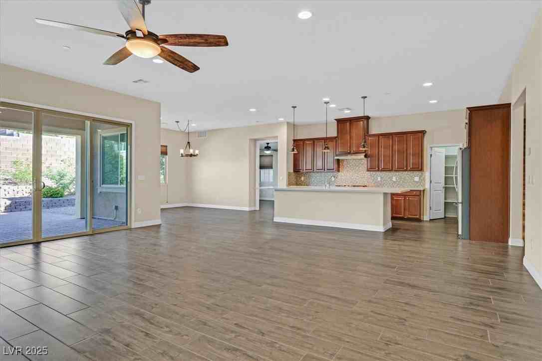 316 Sidewheeler St - Photo 5 of 24