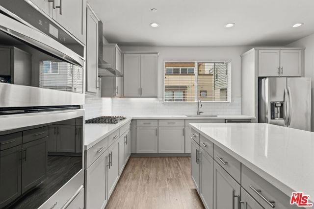 625 Daniel Freeman Cir - Photo 2 of 8