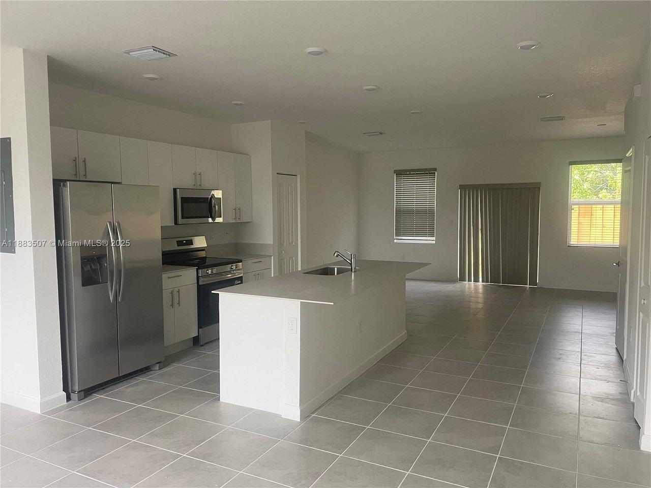 204 NW 10th Ct - Photo 3 of 19