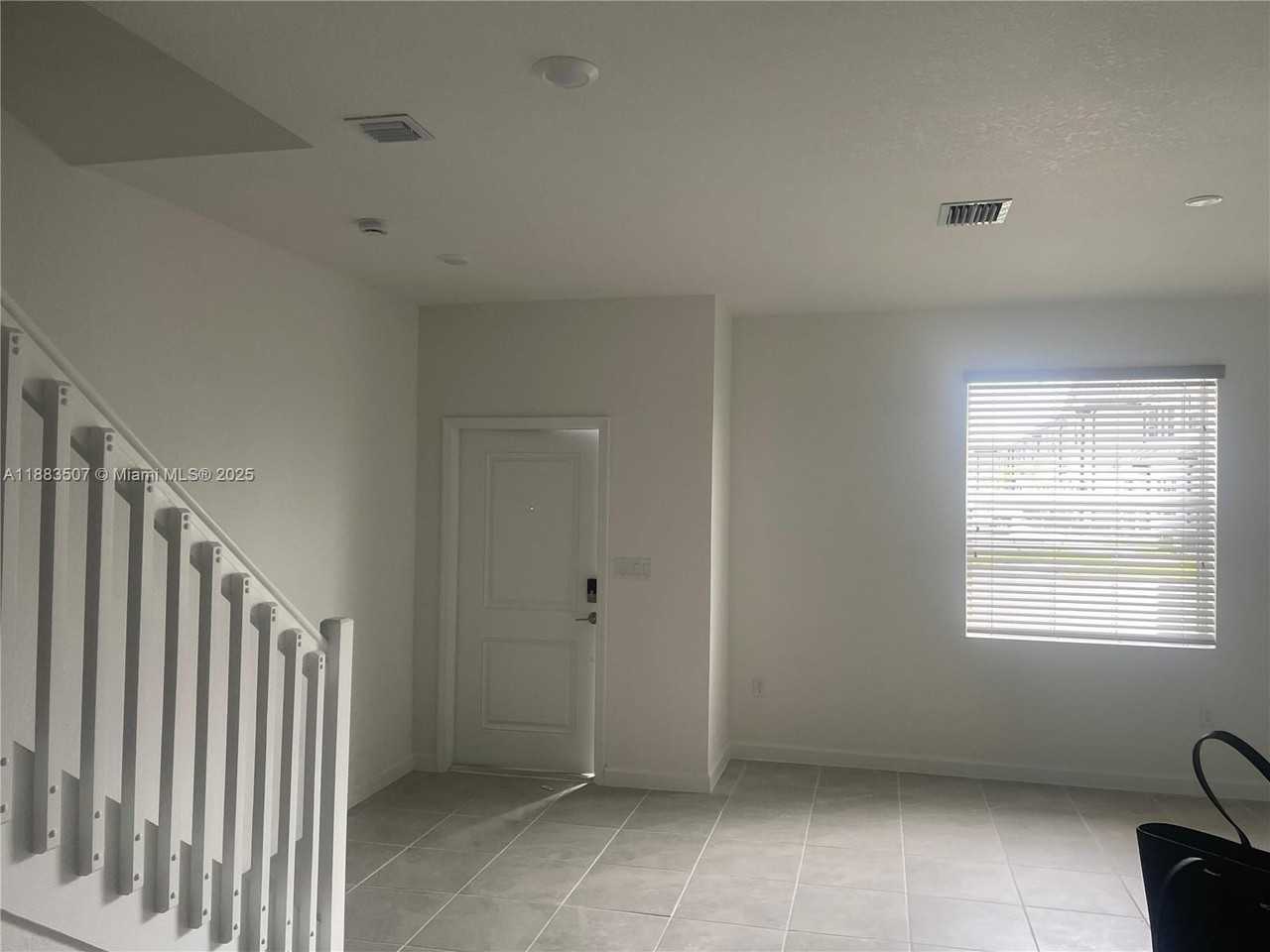 204 NW 10th Ct - Photo 4 of 19