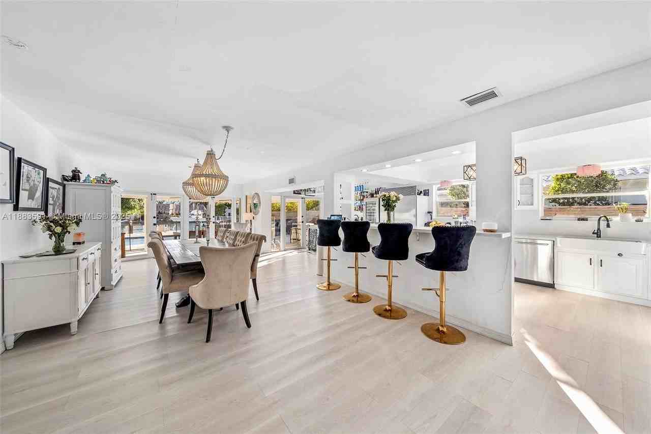 840 S Shore Dr - Photo 7 of 35