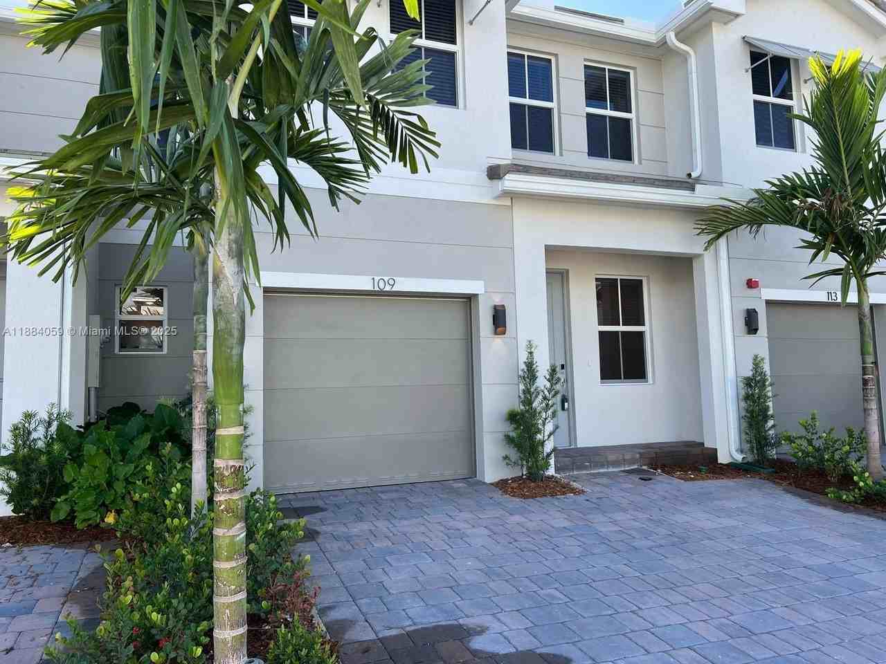 109 Sw 170th Ave - Photo 3 of 50