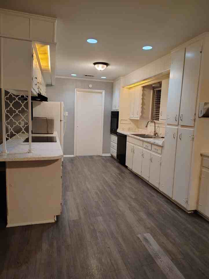 Whitman Avenue - Photo 3 of 12