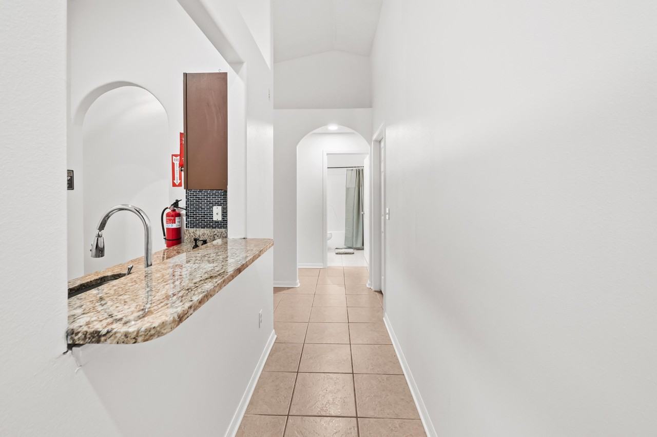 Biddle Pl - Photo 4 of 29