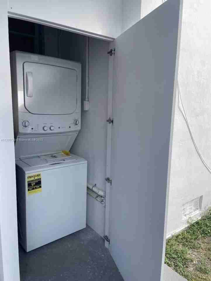 Nw 47th Ter - Photo 3 of 8