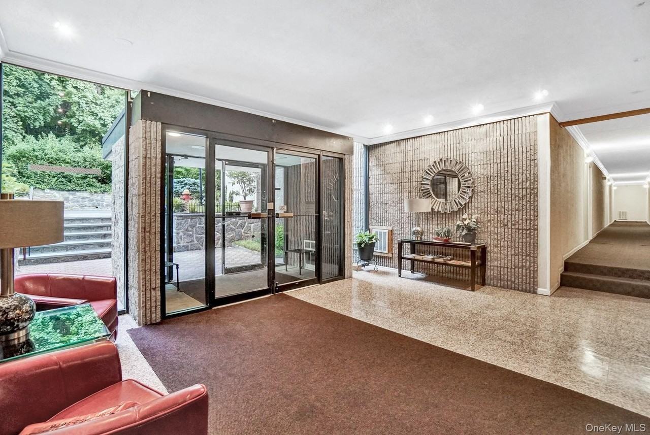 128 Colonial Pkwy #3E - Photo 3 of 20