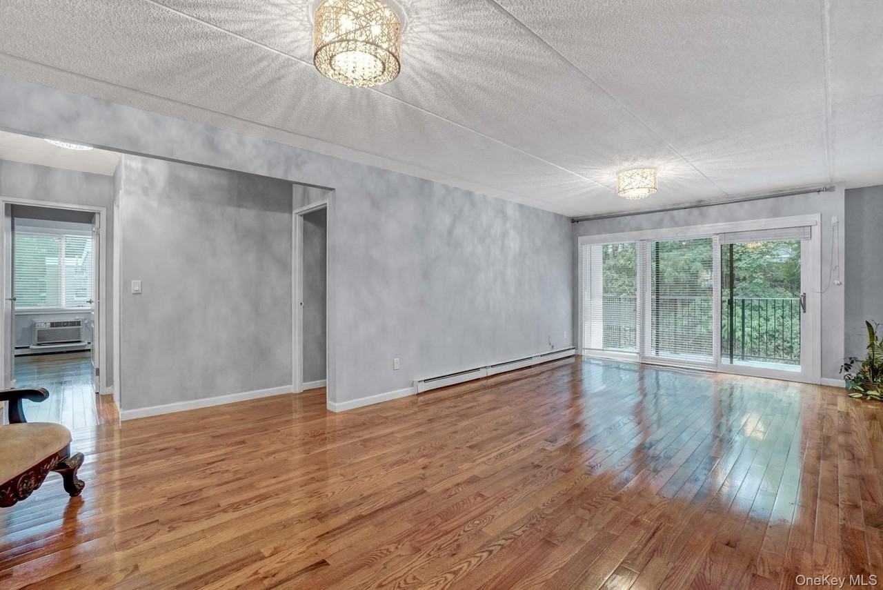 128 Colonial Pkwy #3E - Photo 4 of 20