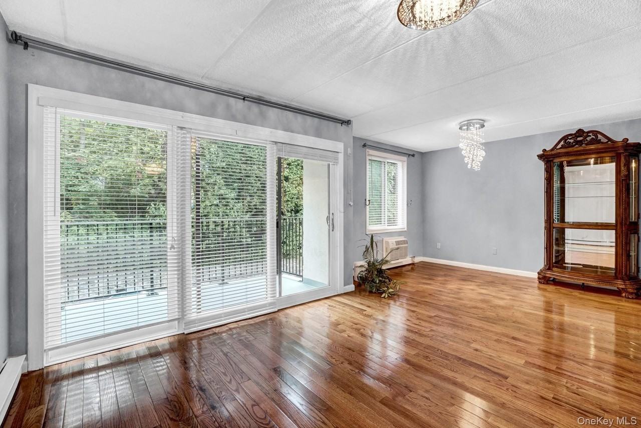 128 Colonial Pkwy #3E - Photo 6 of 20