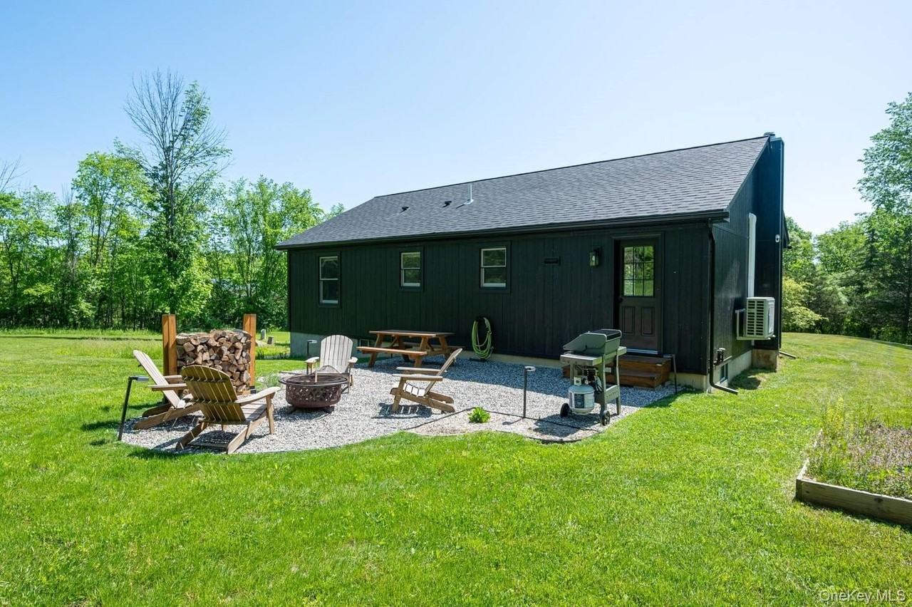 18 Burnt Meadow Rd - Photo 2 of 14